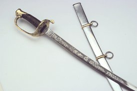 U.S. Foot Officer's Sabre SNA18 features a wire-wound leather grip, polished steel scabbard, and an elaborately etched carbon steel blade, including the 'U.S.' insignia.